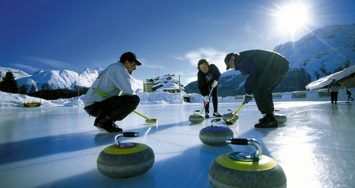 ENGADIN St. Moritz: Curling ENGADIN ST. MORITZ - Curling ( Mitte Dezember bis Anfang Maerz) 'Rolling Stones' in St. Moritz: Seit 1881 finden im Curling-Center 'Al Parc' beim Kulm-Hotel auf 8 bis 16 Natureis-Rinks taeglich Trainings und Turniere statt.
Curling ( Mid of December to the begin of March)
"Rolling Stones" in St. Moritz: For over 100 years there have been practice matches as well as major tournaments held at the " Al Parc" Curling Centre near the Kulm Hotel.
Copyright by ENGADIN St. Moritz
By-line: swiss-image.ch/Christian Perret